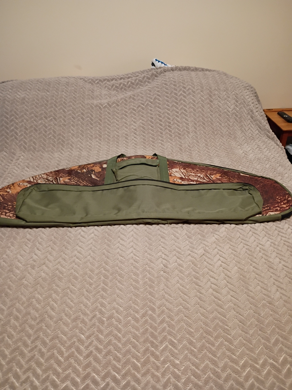 Men's Camouflage Bow Case with Olive Green Pocket - Unbranded